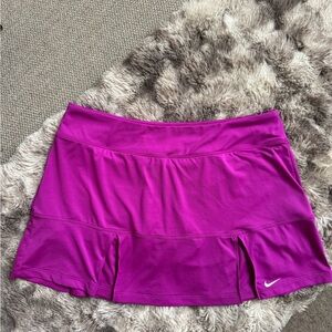 Nike Women's Fuchsia Dry Fit Skirtskort